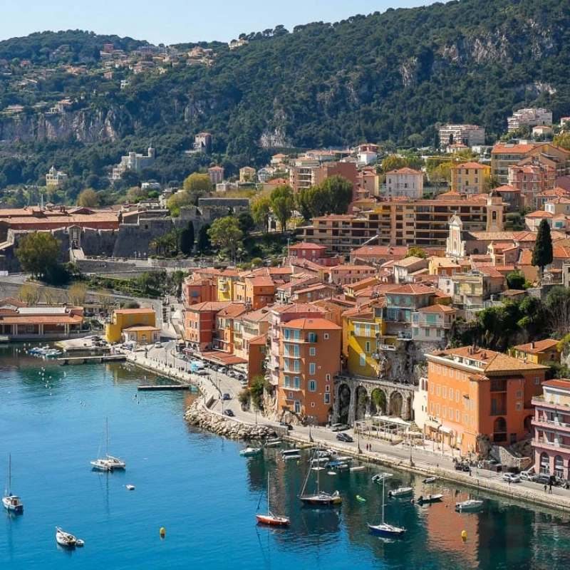 Villefranche-sur-Mer soleil plage bateaux immobilier neuf vefa riviera